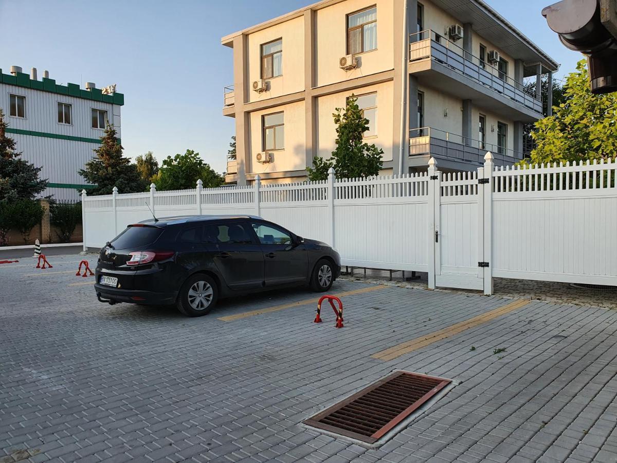 Aleksandriya Hotel Chornomorsk Exterior photo