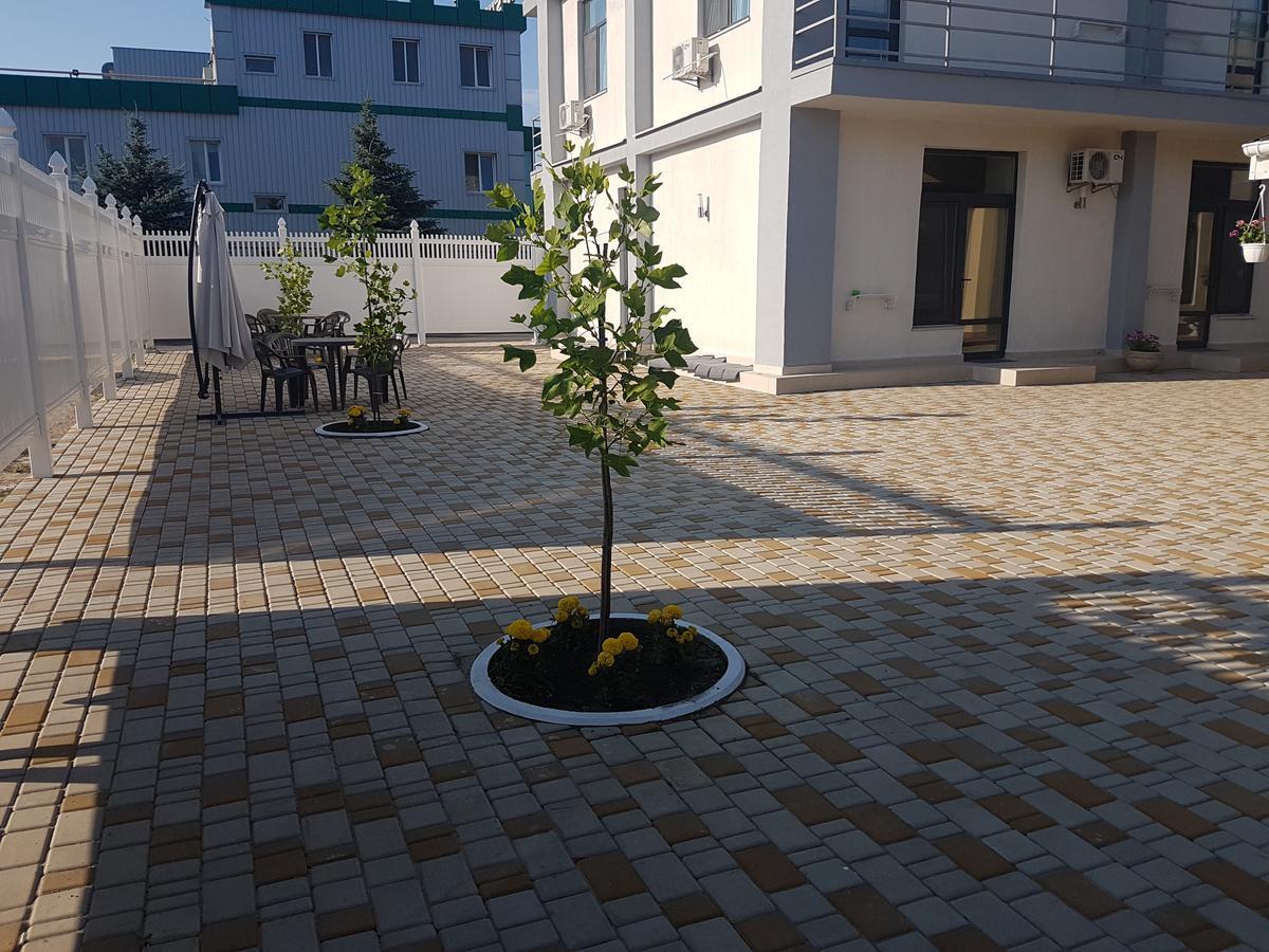 Aleksandriya Hotel Chornomorsk Exterior photo